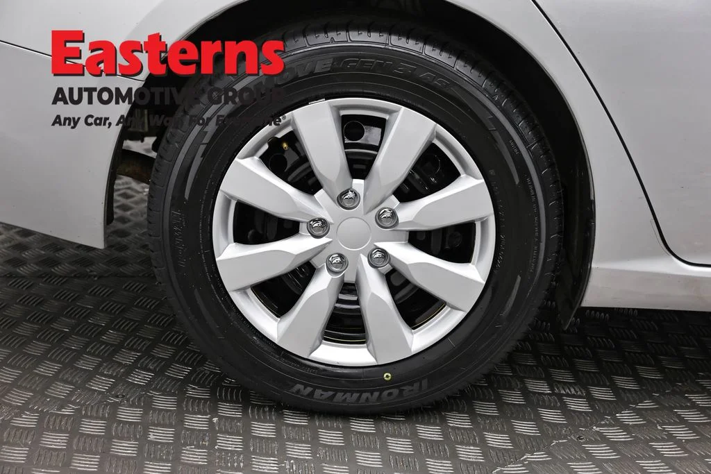 Used 2023 Silver Nissan 2.5 S image 28