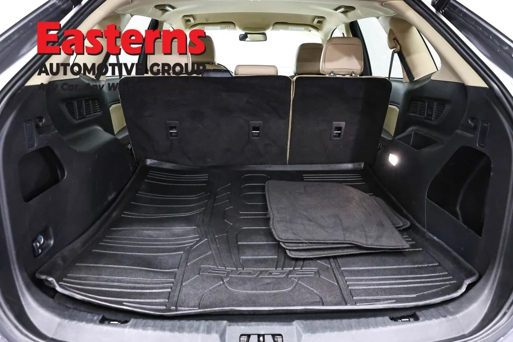 Used 2023 Gray Ford SEL image 9