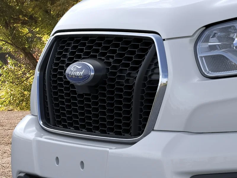 New 2025 Oxford White Ford Passenger Van XLT image 39