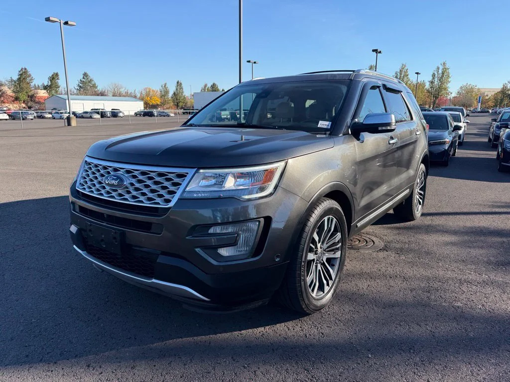 Used 2017 Magnetic Metallic Ford Platinum image 3