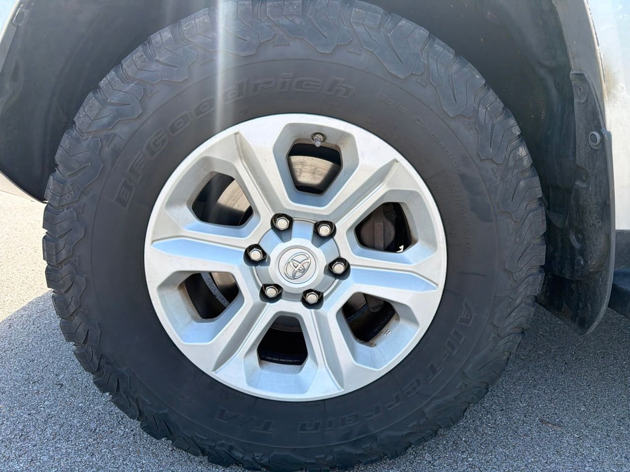 Used 2016 Silver Toyota SR5 image 9