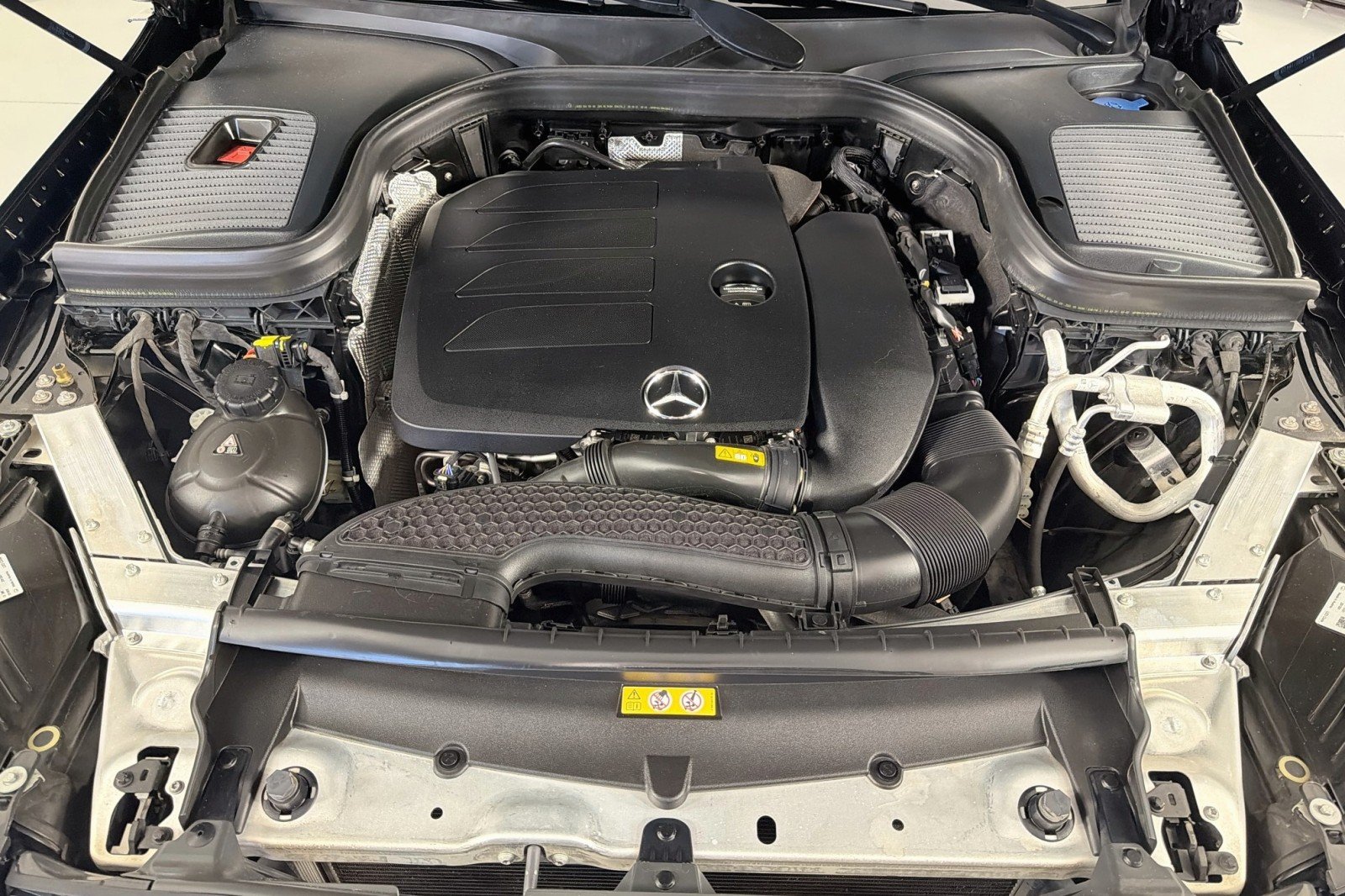 Used 2022 Black Mercedes-Benz 300 image 10