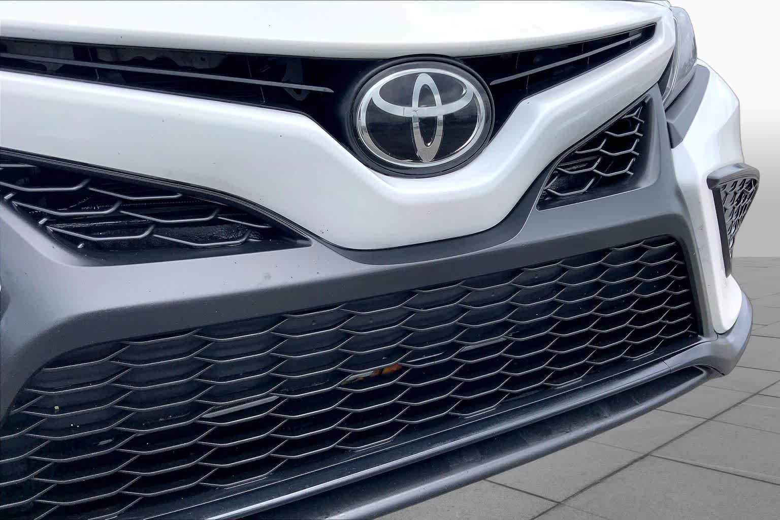 Used 2024 Ice Cap Toyota SE image 29