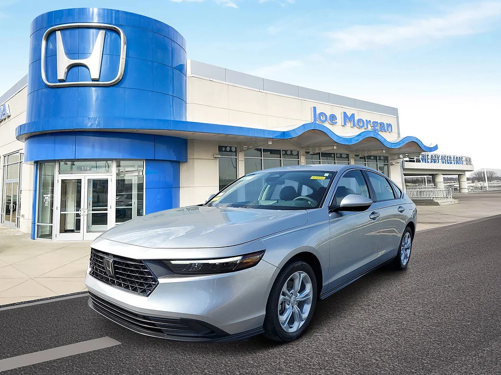 Certified Used 2024 Solar Silver Metallic Honda LX image 2