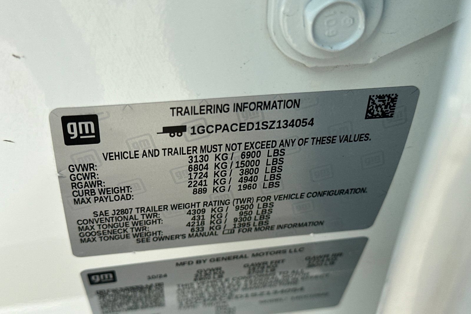Used 2025 Summit White Chevrolet LT image 40