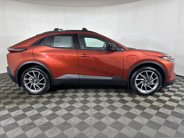 New 2026 Tandoori Toyota  XSE image 2