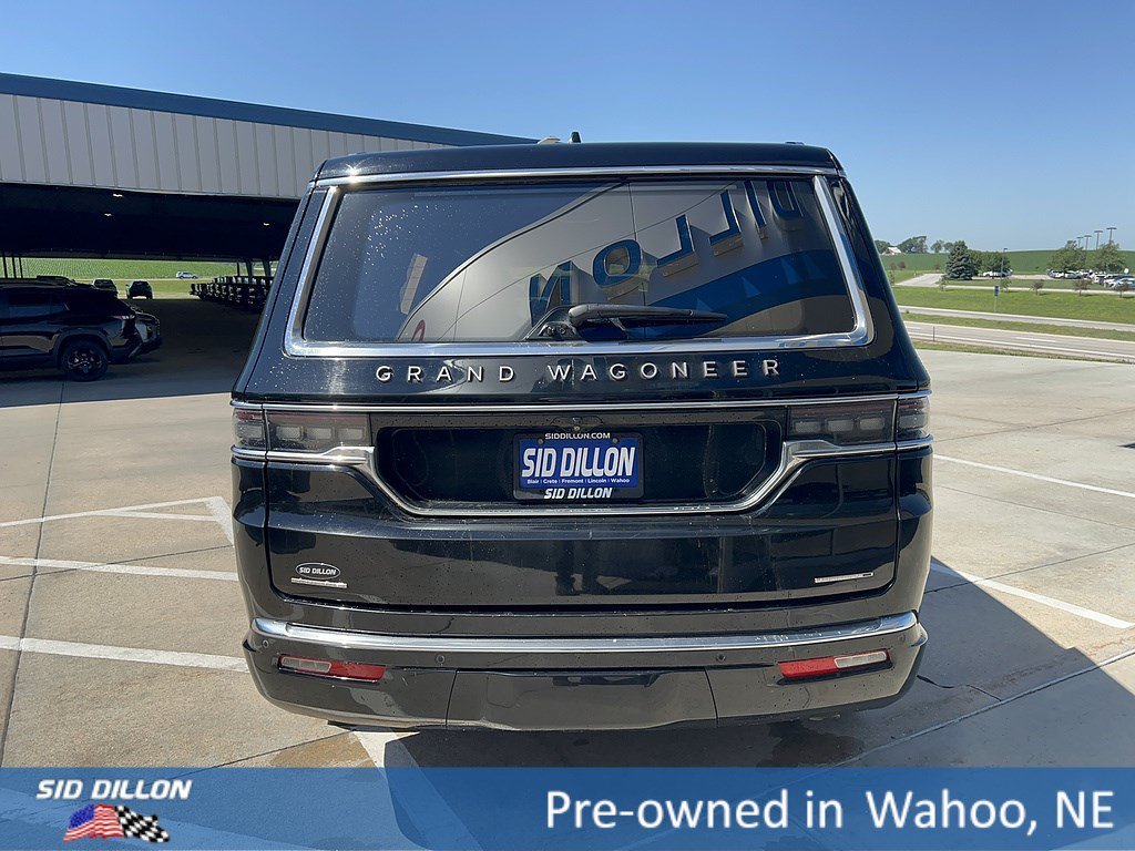Used 2022 Diamond Black Crystal Pearlcoat Jeep Series III image 4