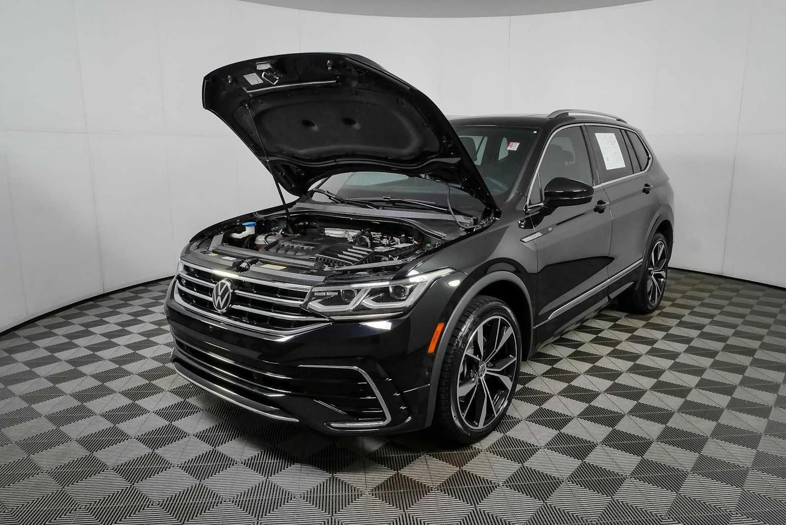 Certified Used 2023 Deep Black Pearl Volkswagen SEL R-Line image 34