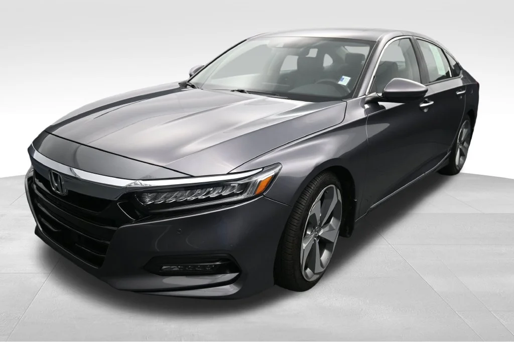 Used 2018 Modern Steel Metallic Honda Touring image 10