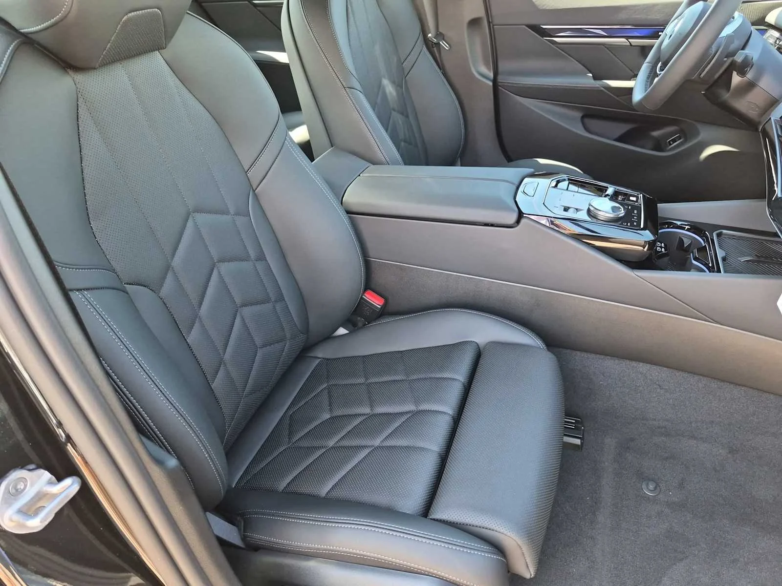 New 2027 Black Sapphire Metallic BMW 530i xDrive image 23