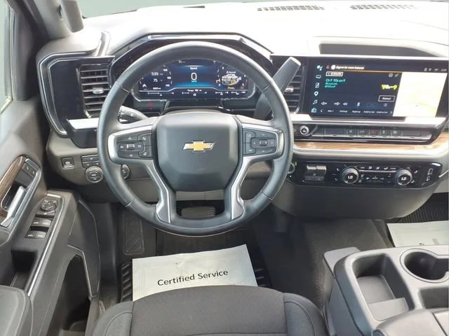 Used 2025 Summit White Chevrolet LT image 4