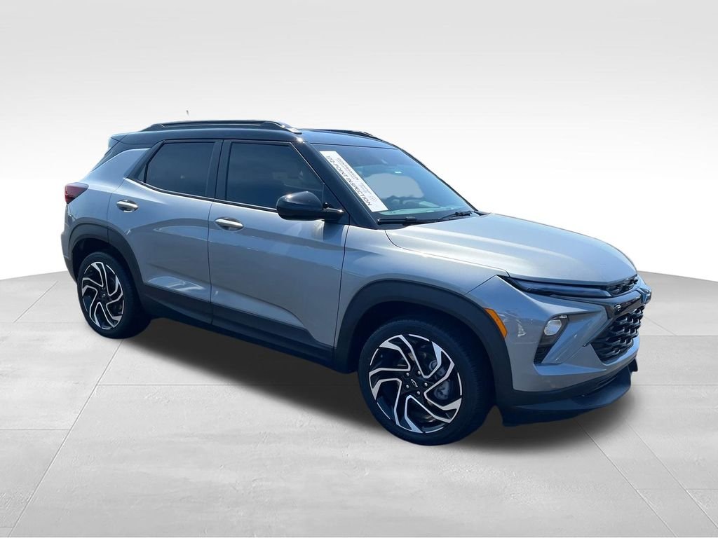 Used 2025 Gray Chevrolet RS image 7