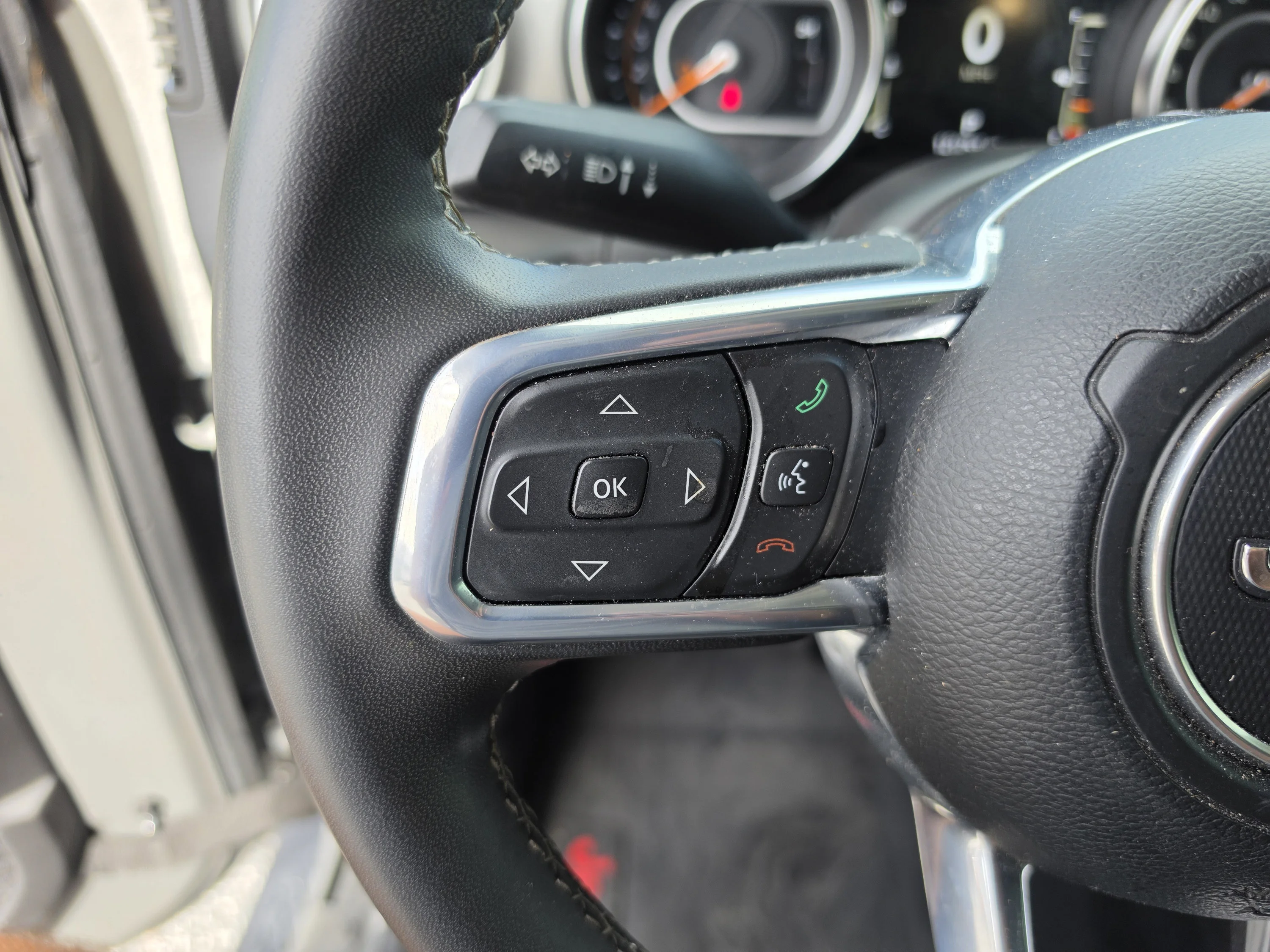 Used 2023 Sting-Gray Clearcoat Jeep Overland image 29