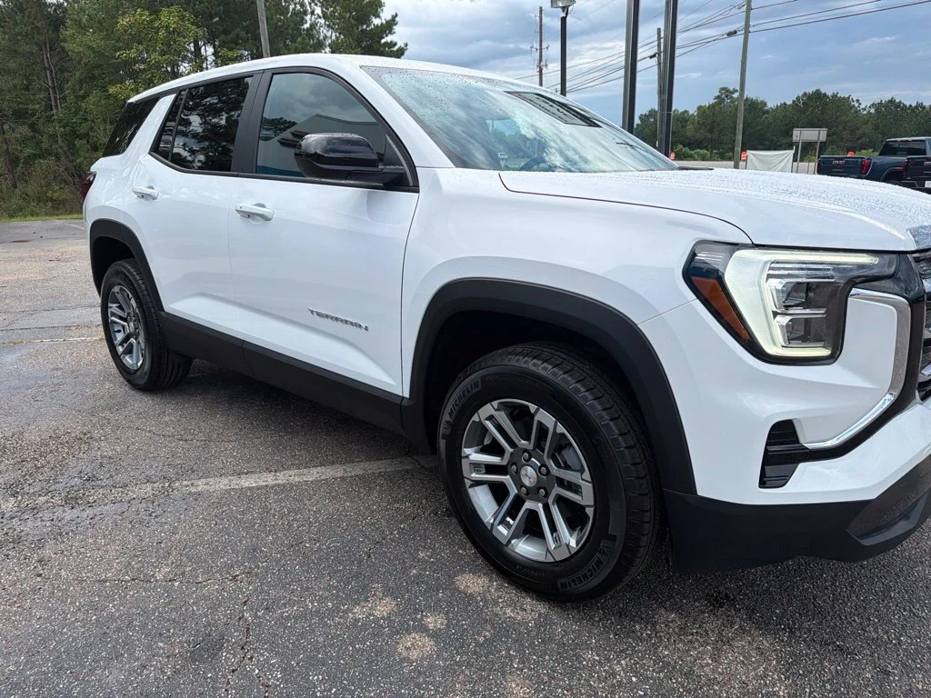 New 2027 Summit White GMC Elevation image 7