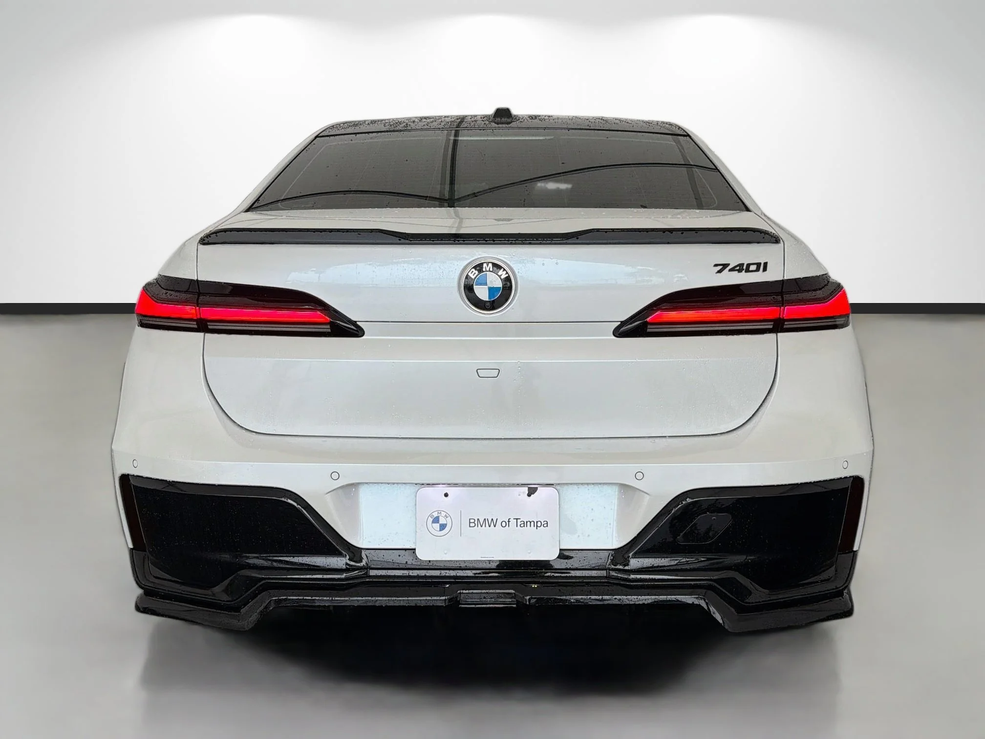 Used 2023 Mineral White Metallic BMW 740i image 4