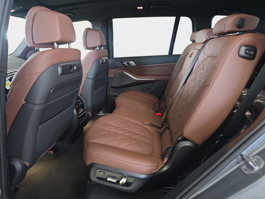 New 2027 Skyscraper Grey Metallic BMW xDrive40i image 9