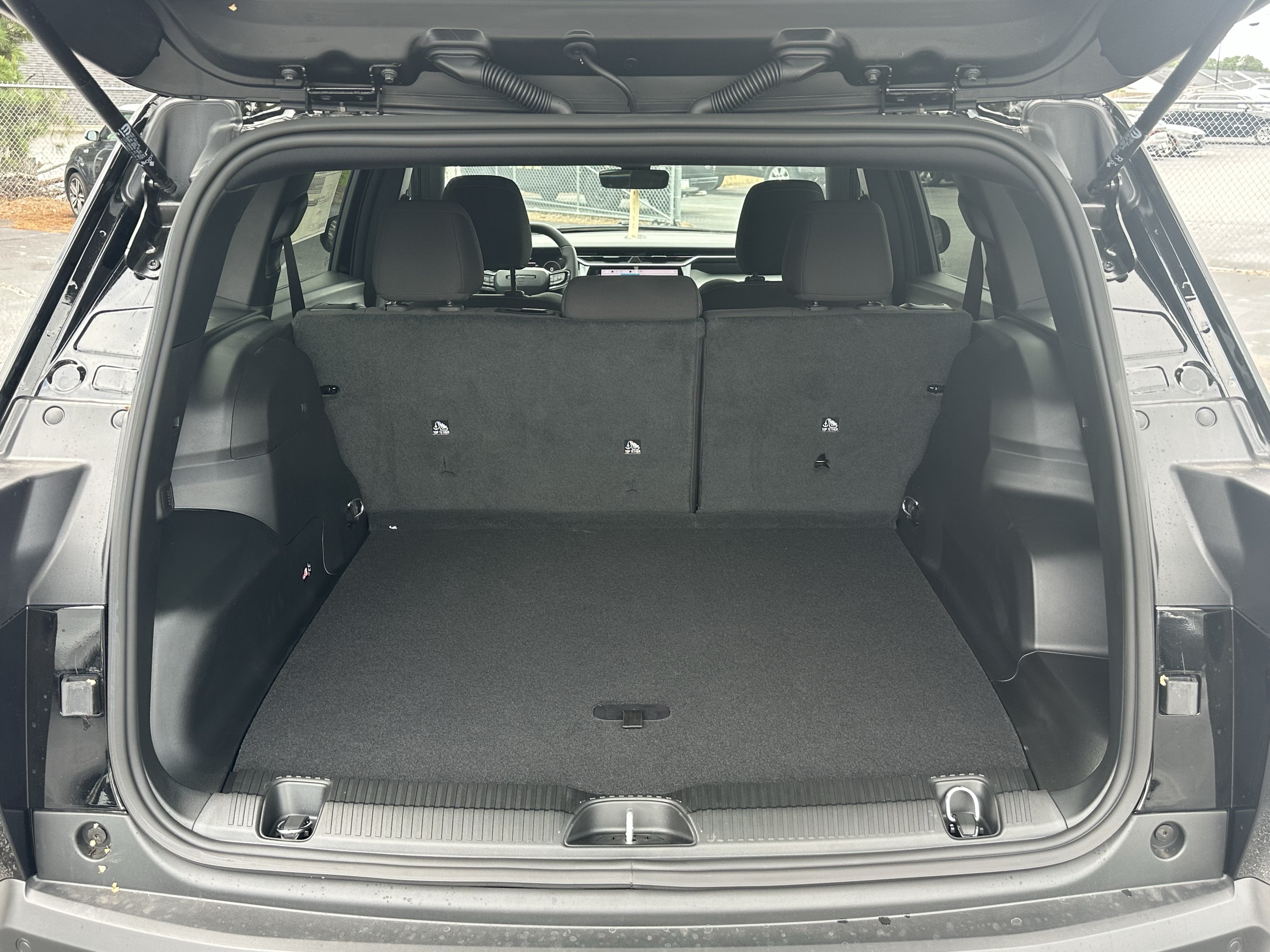 New 2026 Diamond Black Crystal Pearlcoat Jeep Laredo image 19