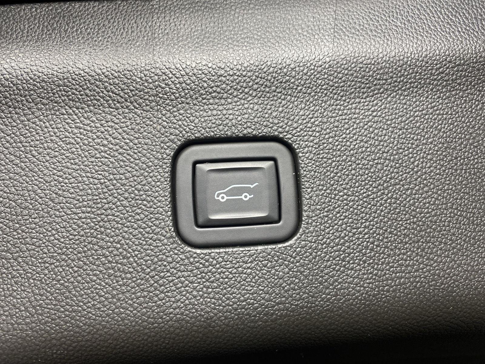 Used 2024 Ebony Twilight Metallic Buick Essence image 27