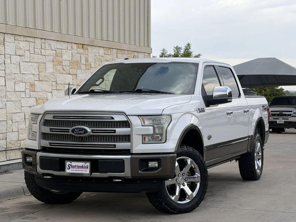 Used 2016  Ford King Ranch image 2