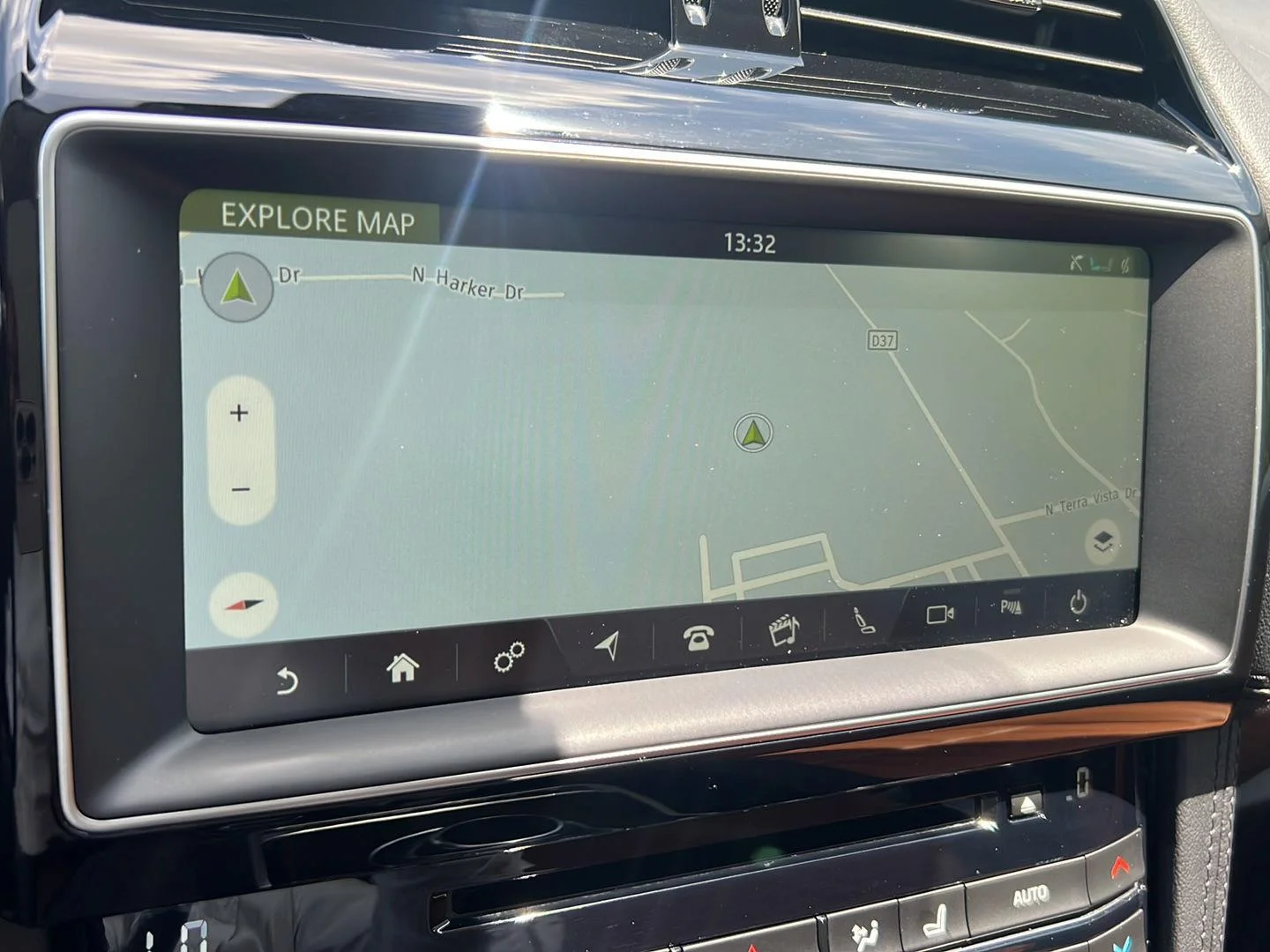 Used 2018 Yulong White Metallic Jaguar 30t Portfolio image 18