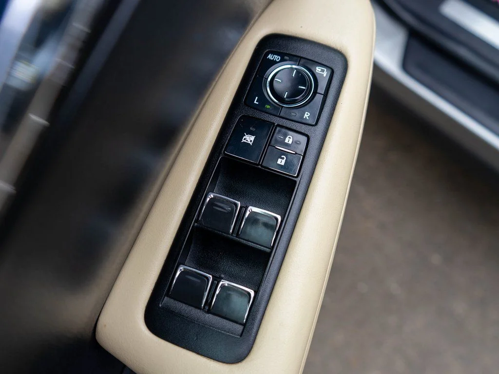 Used 2022 Silver Lexus 350 image 18
