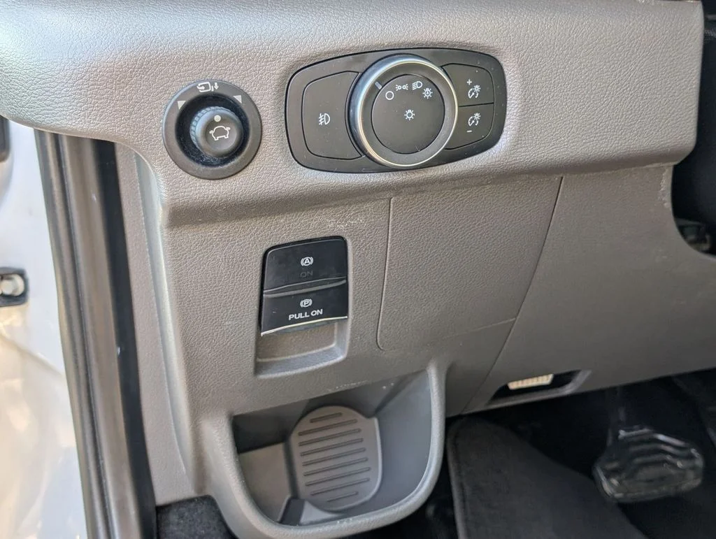 Used 2022 White Ford XLT image 41