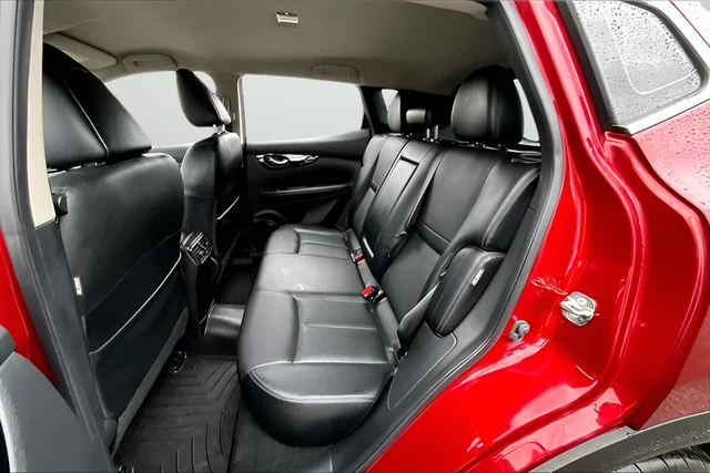 Used 2022 Red Nissan SL image 18