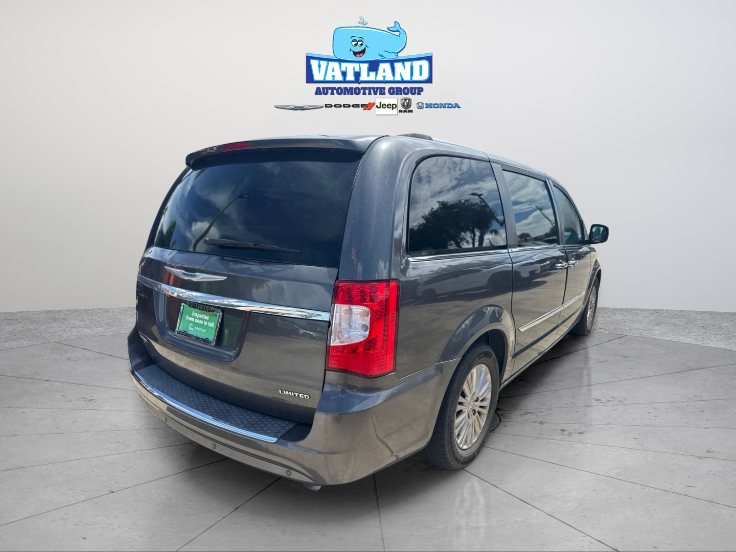 Used 2016 Gray Chrysler Limited image 43
