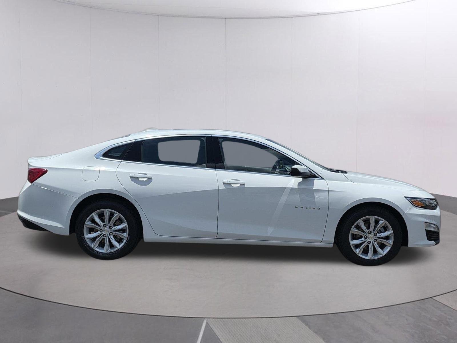 Used 2024 Summit White Chevrolet LT image 6