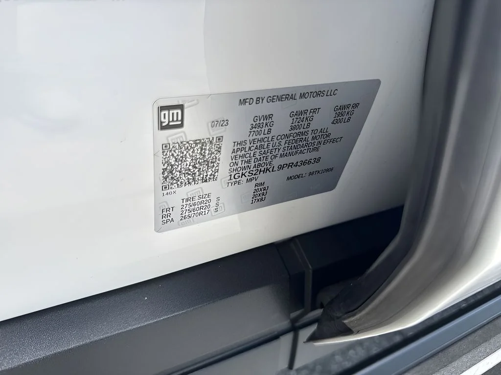 Used 2023 White GMC AT4 image 40