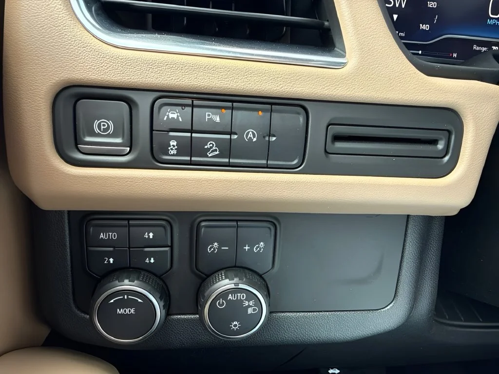 Used 2023 SUMMIT WHITE Chevrolet Premier image 26