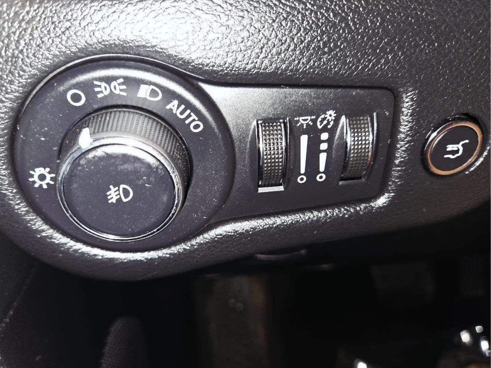 Used 2014 Brilliant Black Crystal Pearlcoat Jeep Limited image 24
