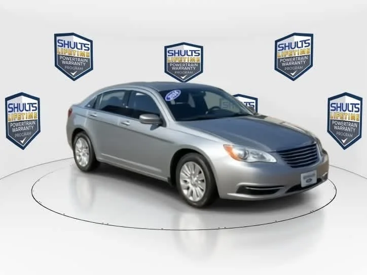 Used 2014 Billet Silver Metallic Clearcoat Chrysler LX image 4