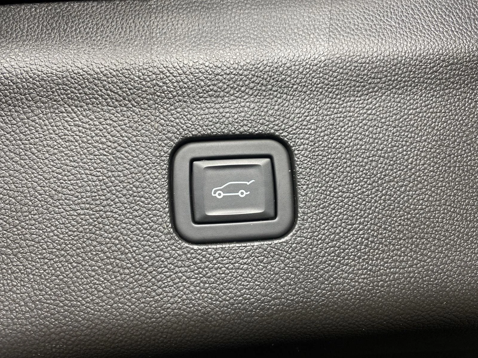 Used 2024 Ebony Twilight Metallic Buick Essence image 27