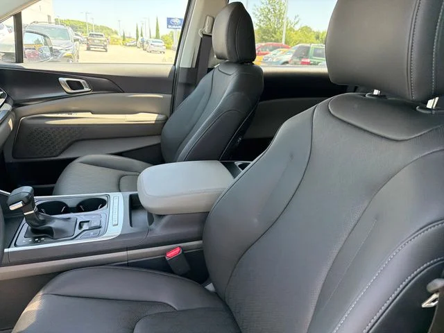 New 2026 Snow White Pearl Kia LXS image 17