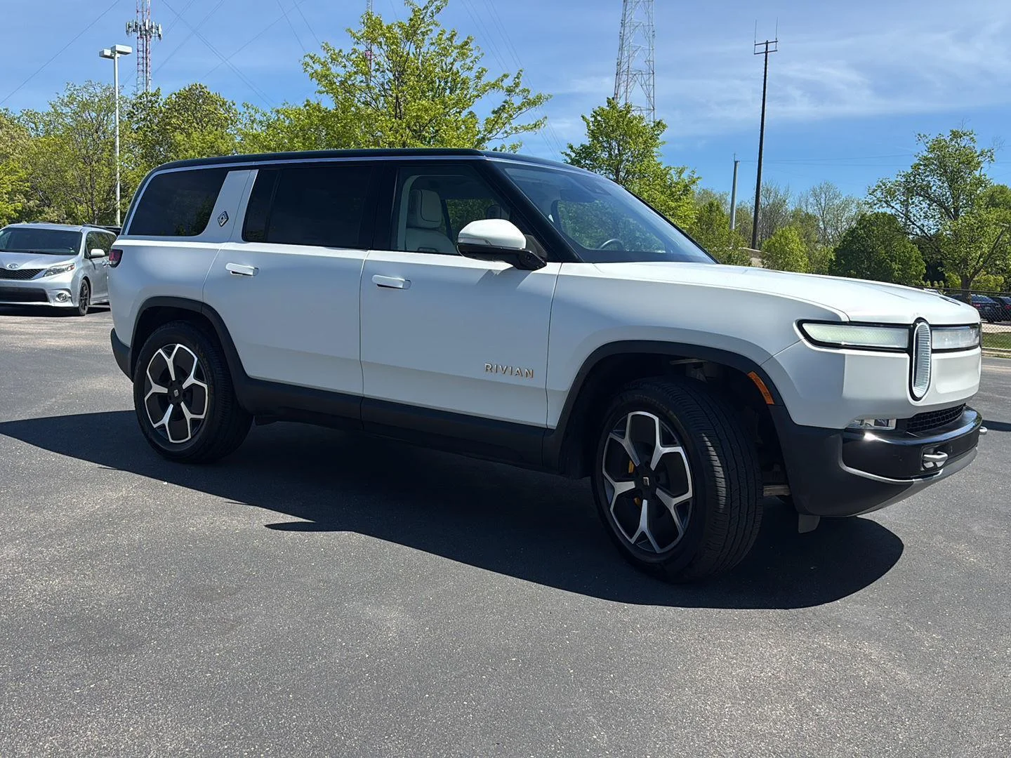 Used 2024 Glacier White Rivian Adventure image 9