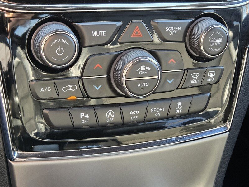 Used 2020 Gray Jeep Laredo E image 33