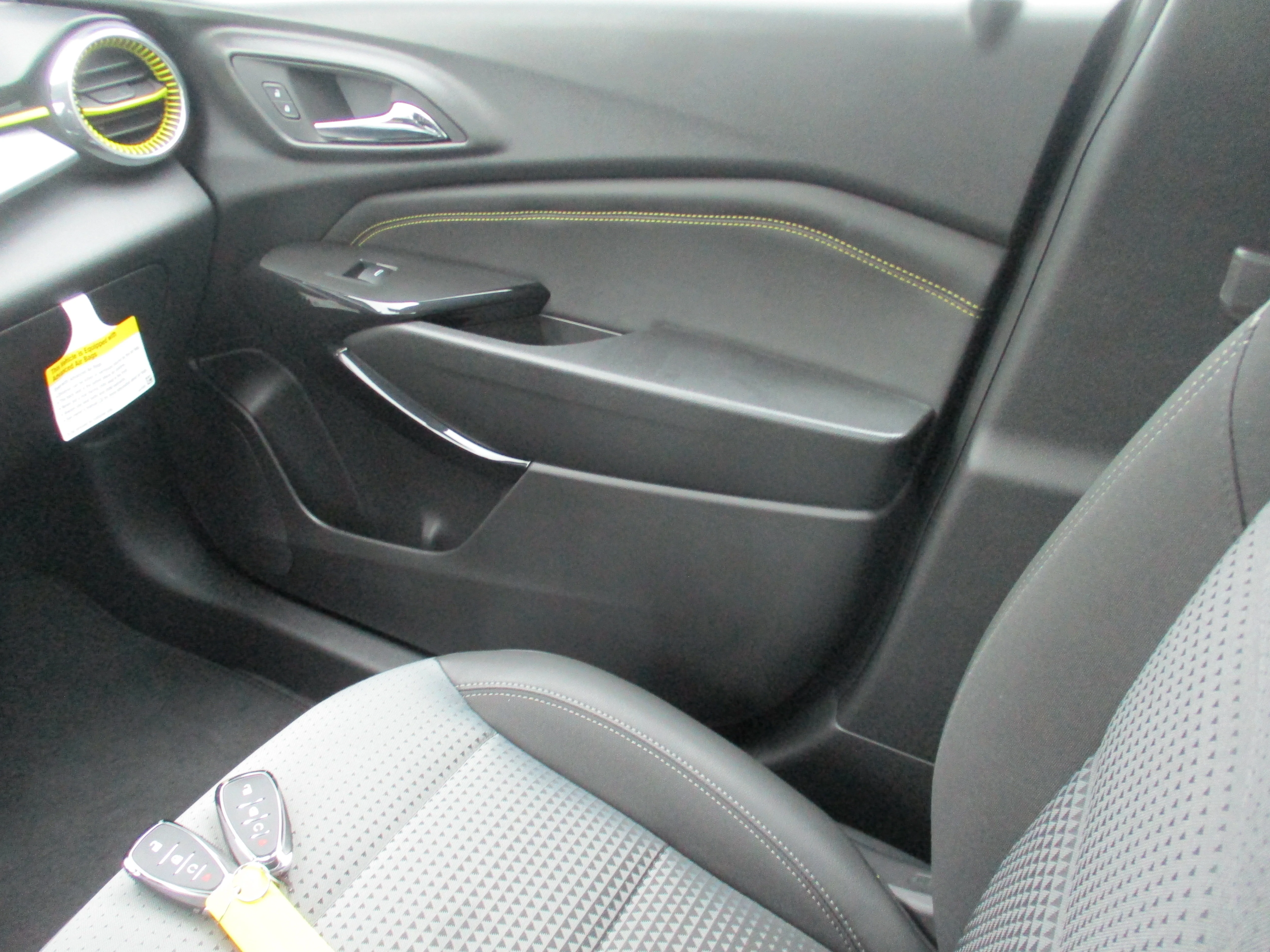 Used 2025 Sterling Gray Metallic Chevrolet LT FWD image 21