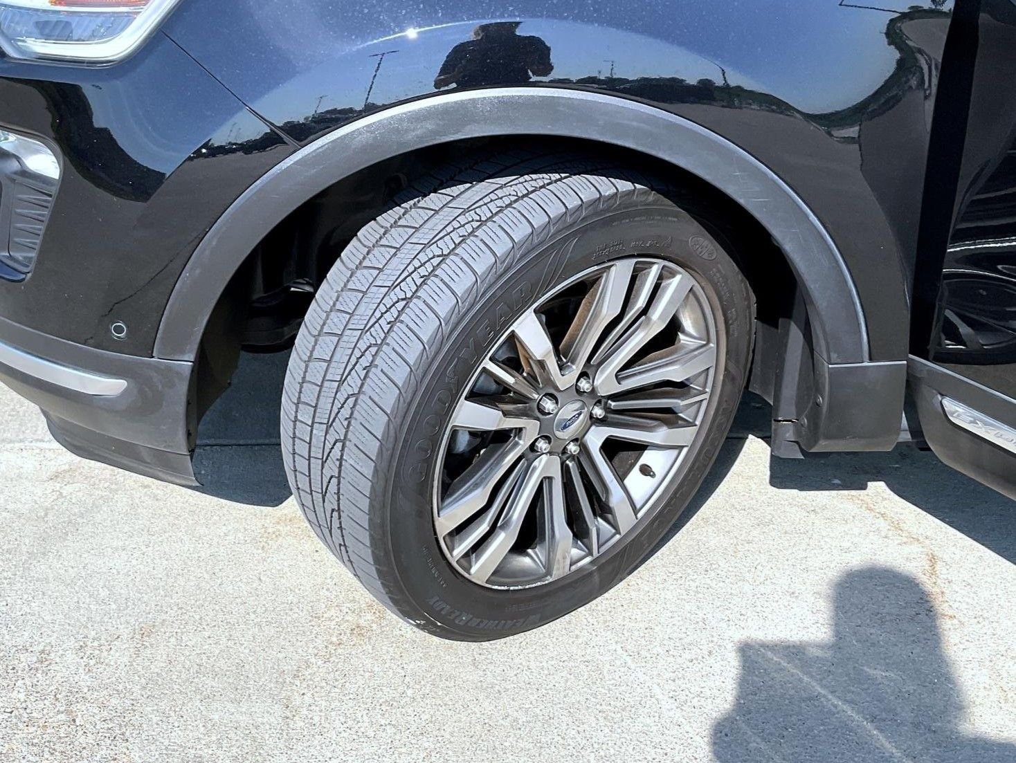 Used 2018 Black Ford Platinum image 26