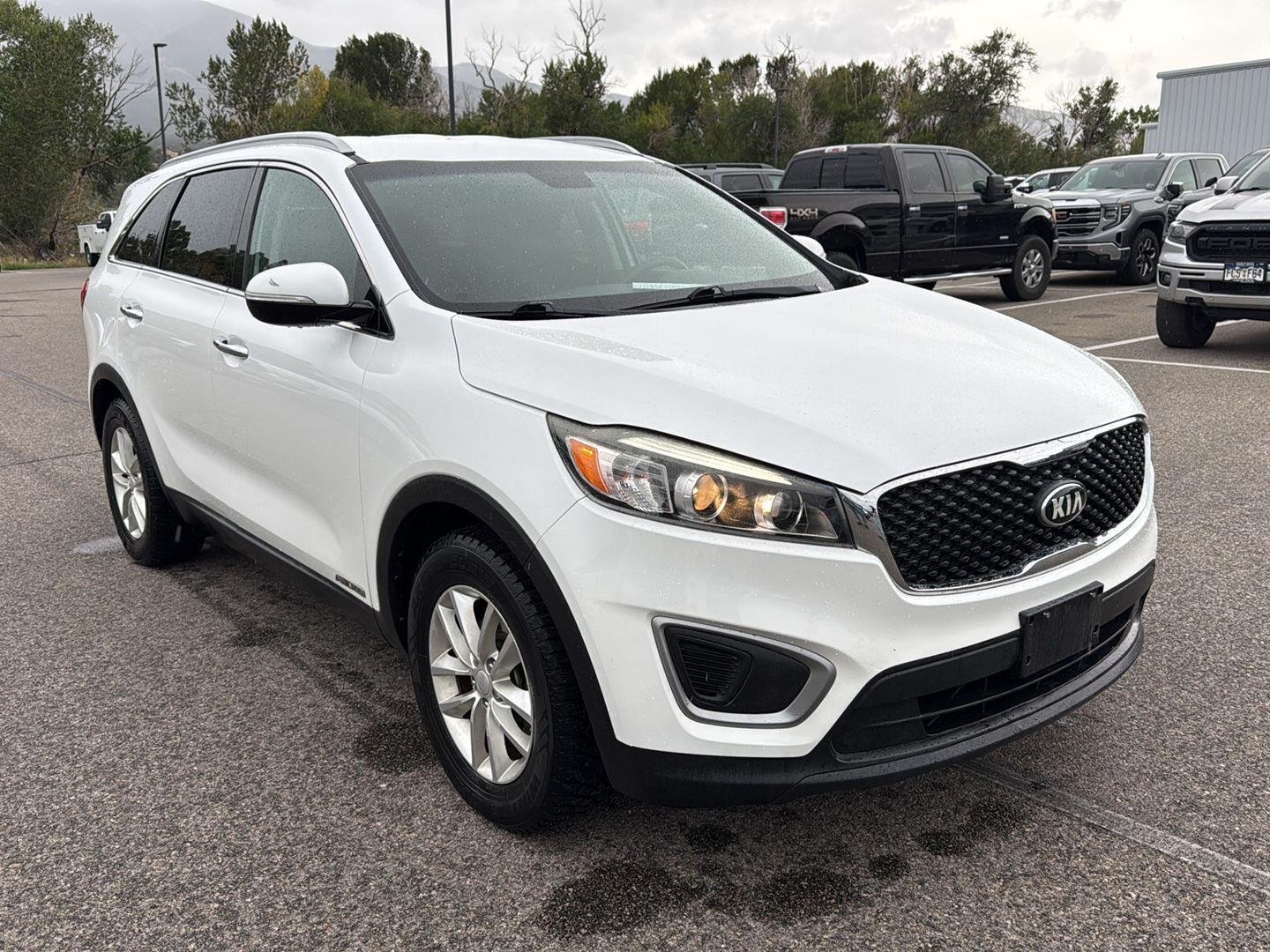 Used 2016 Snow White Pearl Kia LX V6 image 2