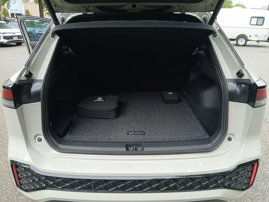 New 2026 Beige Volkswagen 2.0T SE R-Line Black image 22