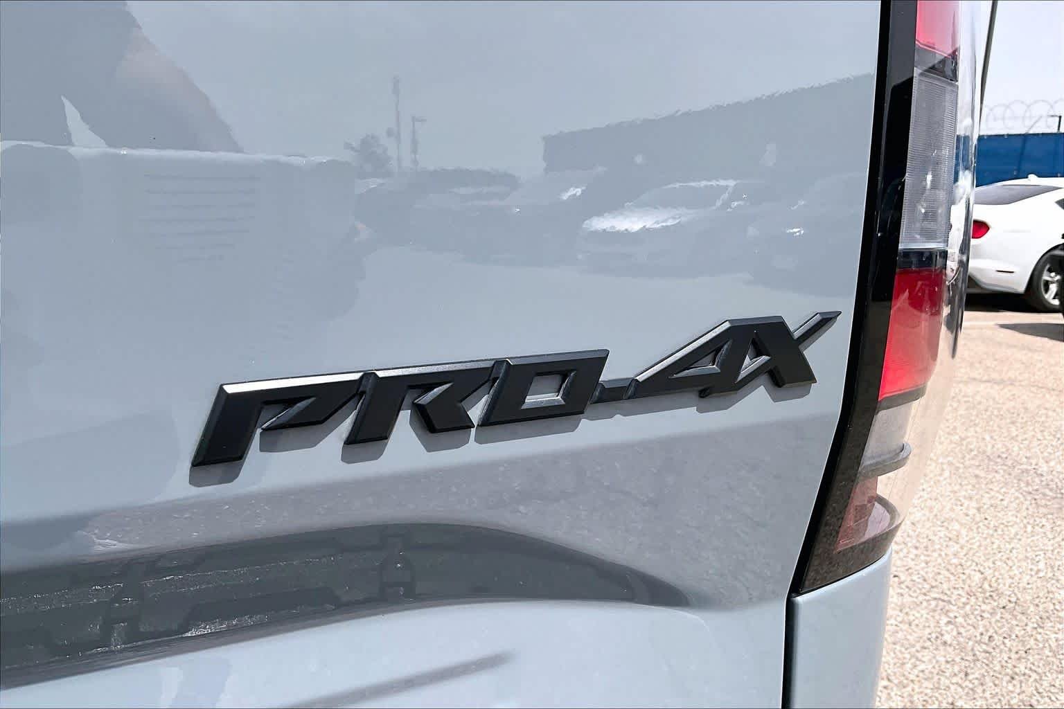 Used 2024 Boulder Gray Pearl Nissan PRO-4X image 10