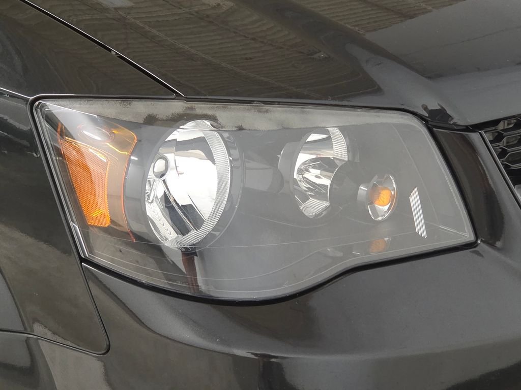 Used 2015 Black Dodge SXT image 14