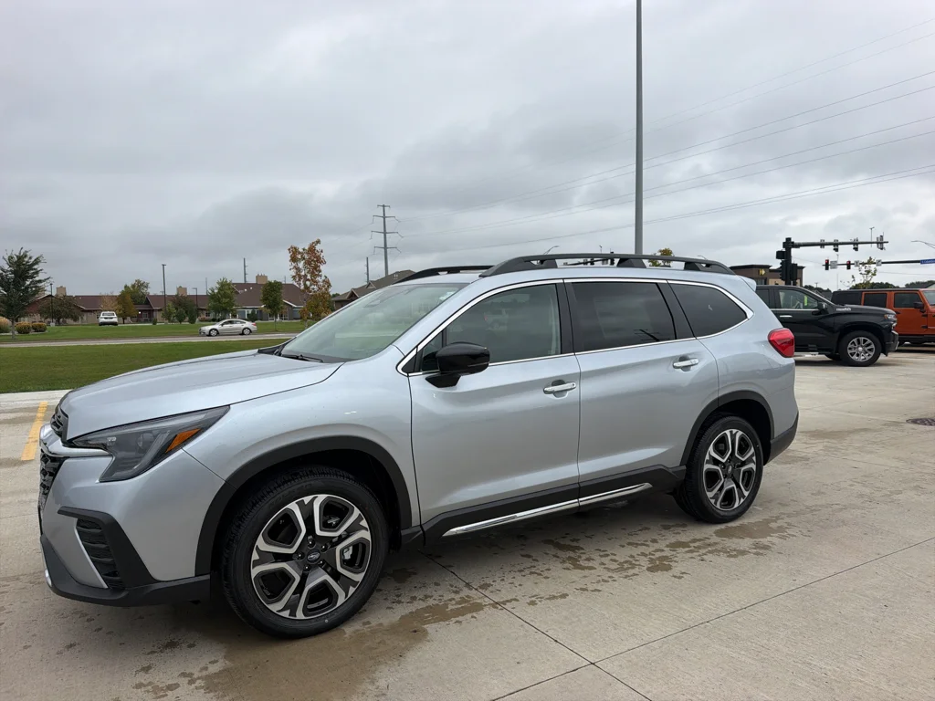 New 2026 ICE SILVER METALLIC Subaru Touring image 2