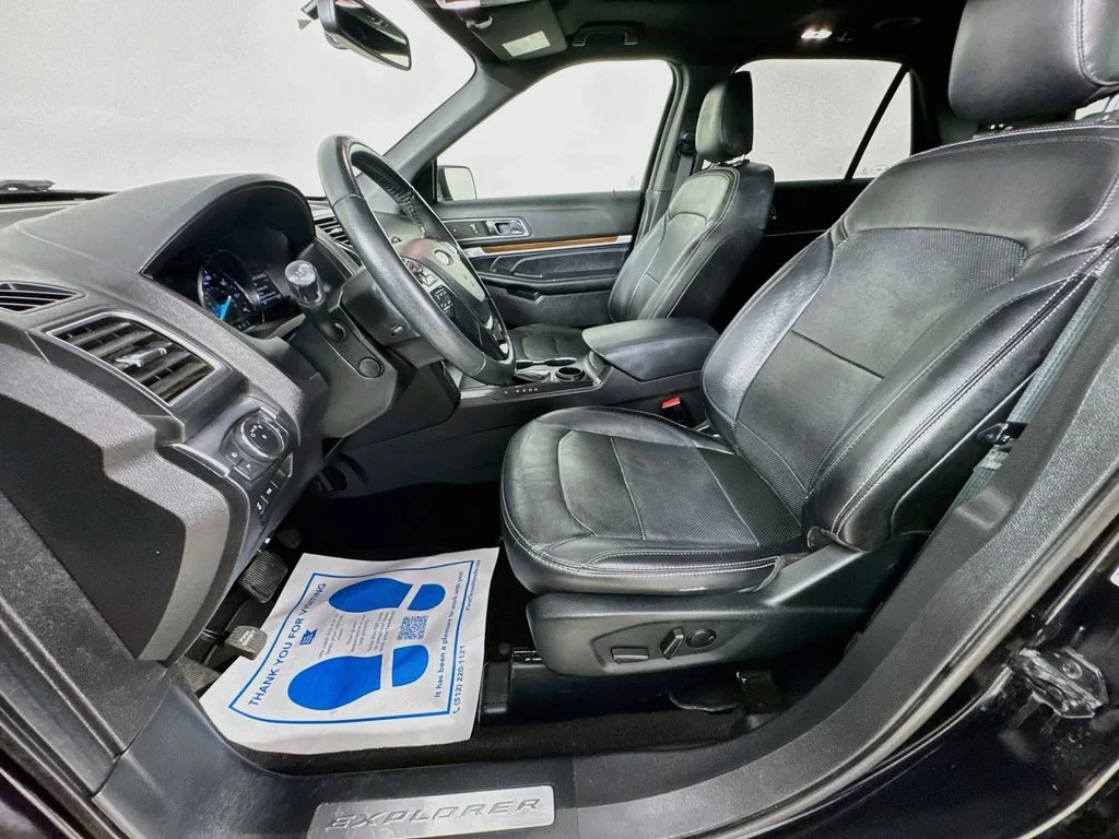 Used 2019 Black Metallic Ford Limited image 27