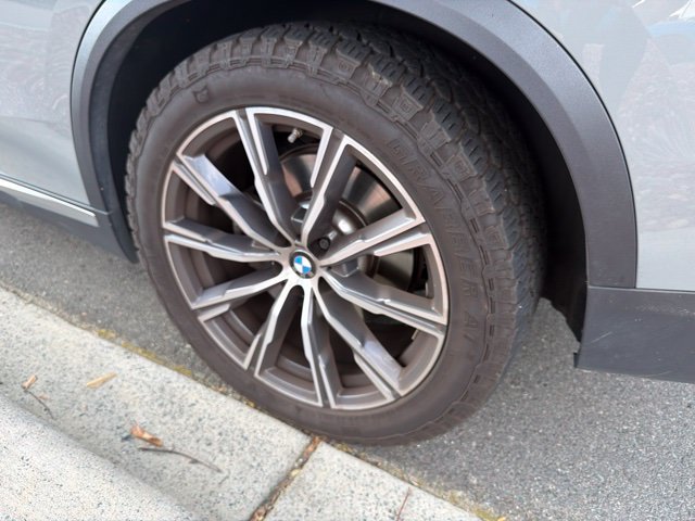 Used 2025  BMW xDrive40i image 5