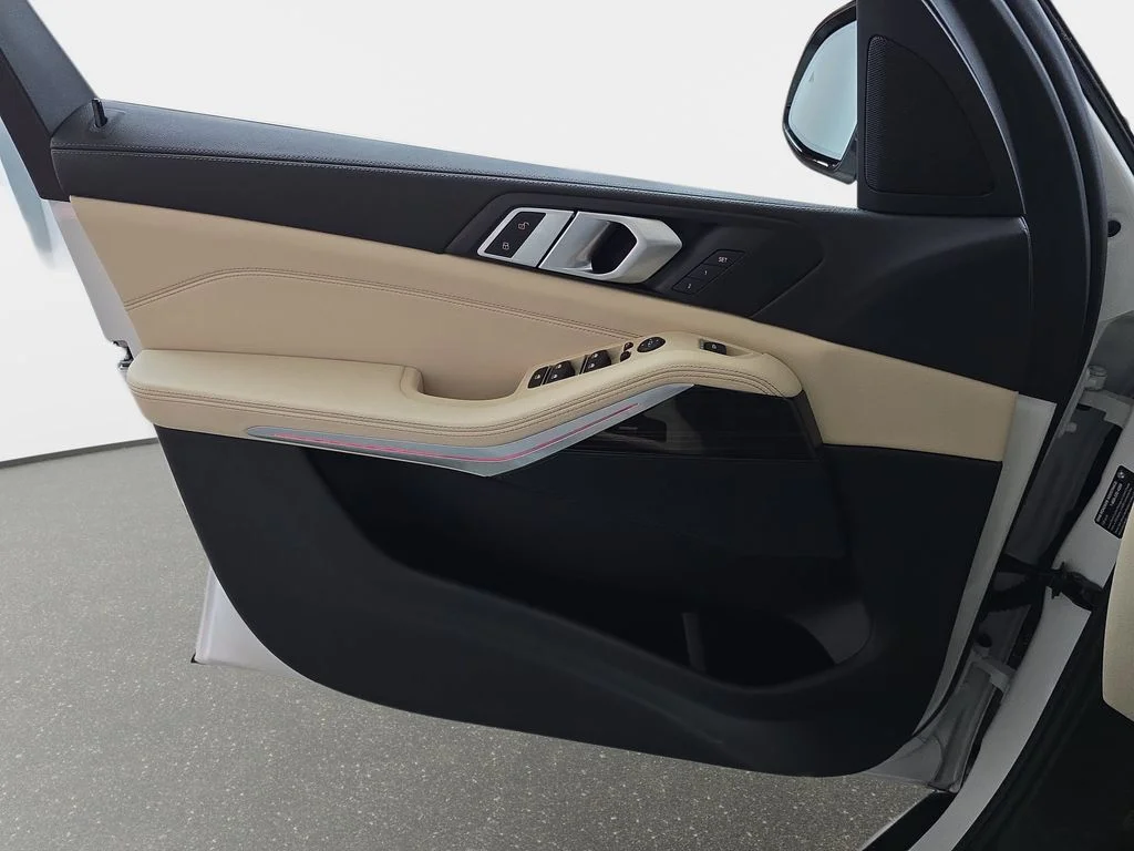 Used 2021 Alpine White BMW xDrive40i image 28