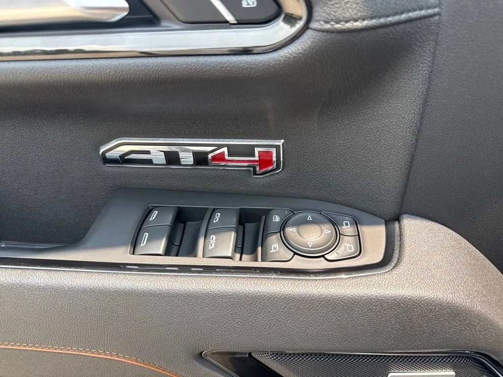 Used 2025 Summit White GMC AT4 image 31
