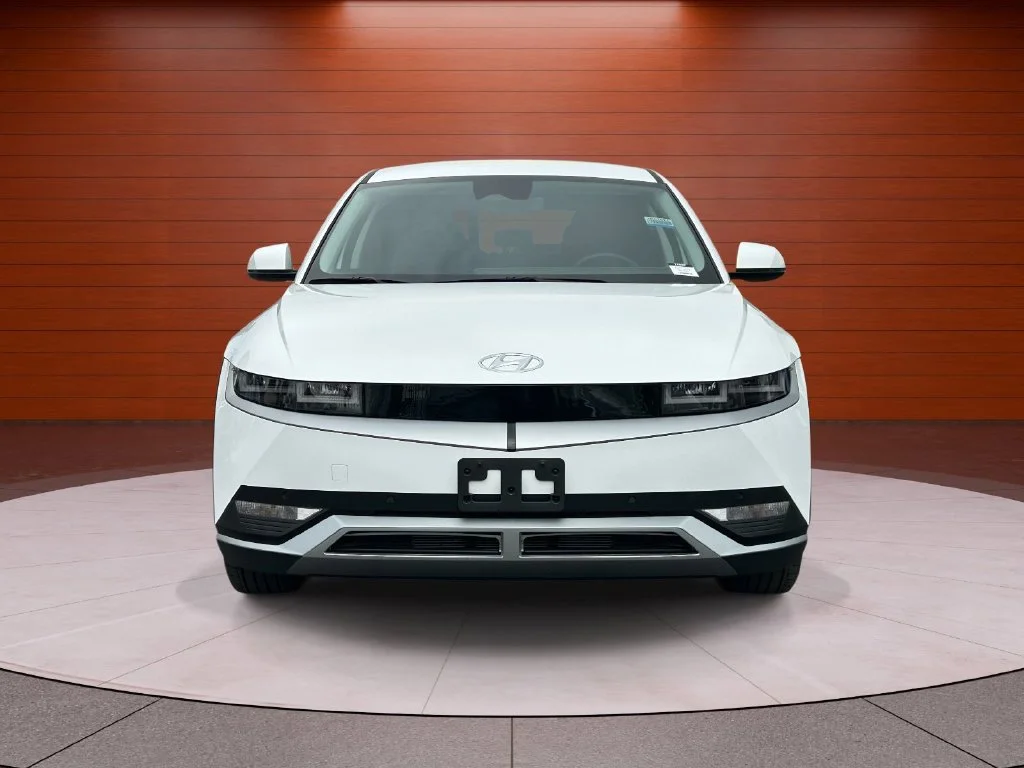Used 2024 White Hyundai SEL image 6