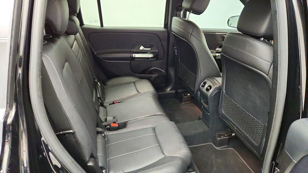 Used 2020 Night Black Mercedes-Benz GLB 250 4MATIC® SUV w/ Premium Pkg, Surround View & Panorama Roof image 23